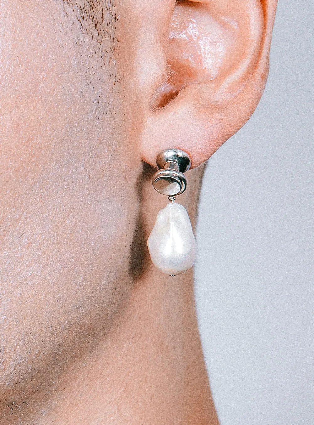 Baroque-pearl with push-pin earring