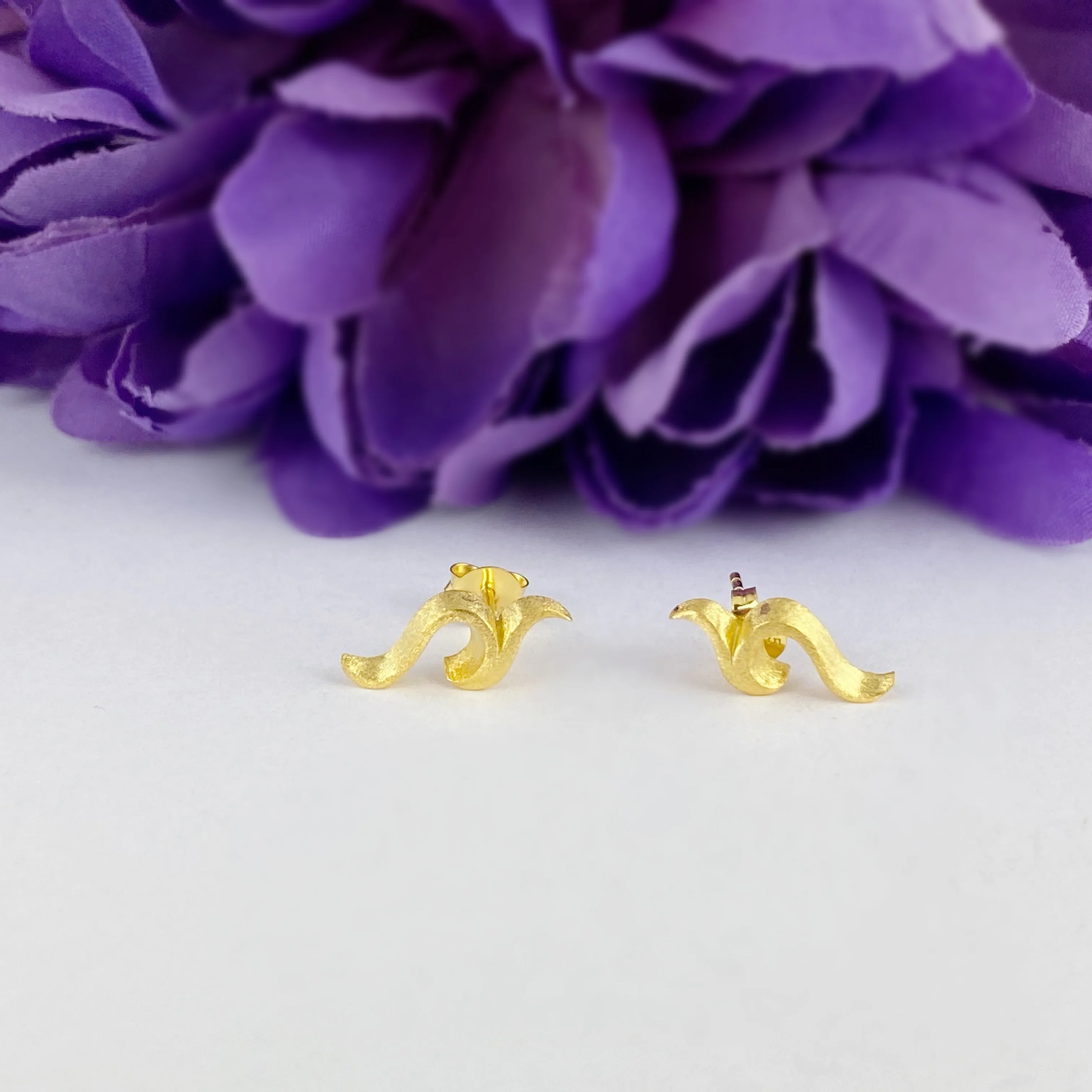 Golden Crest Earrings - VE237